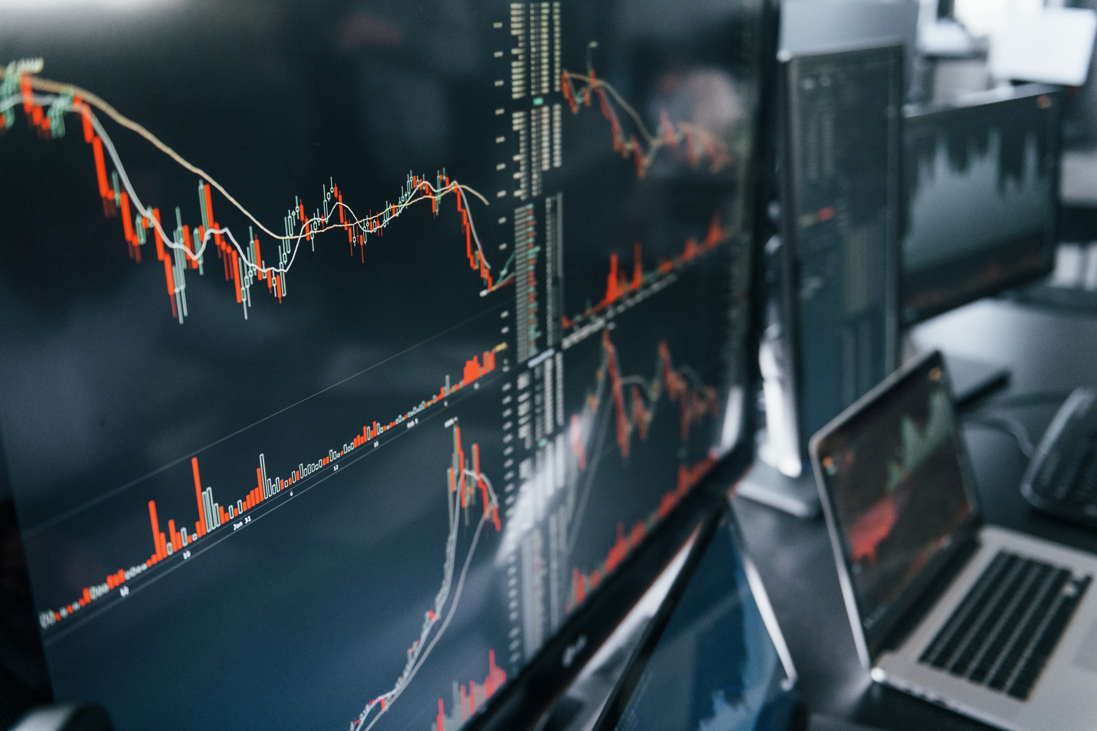 Professional futures trader with multi-monitor trading station using a trading journal